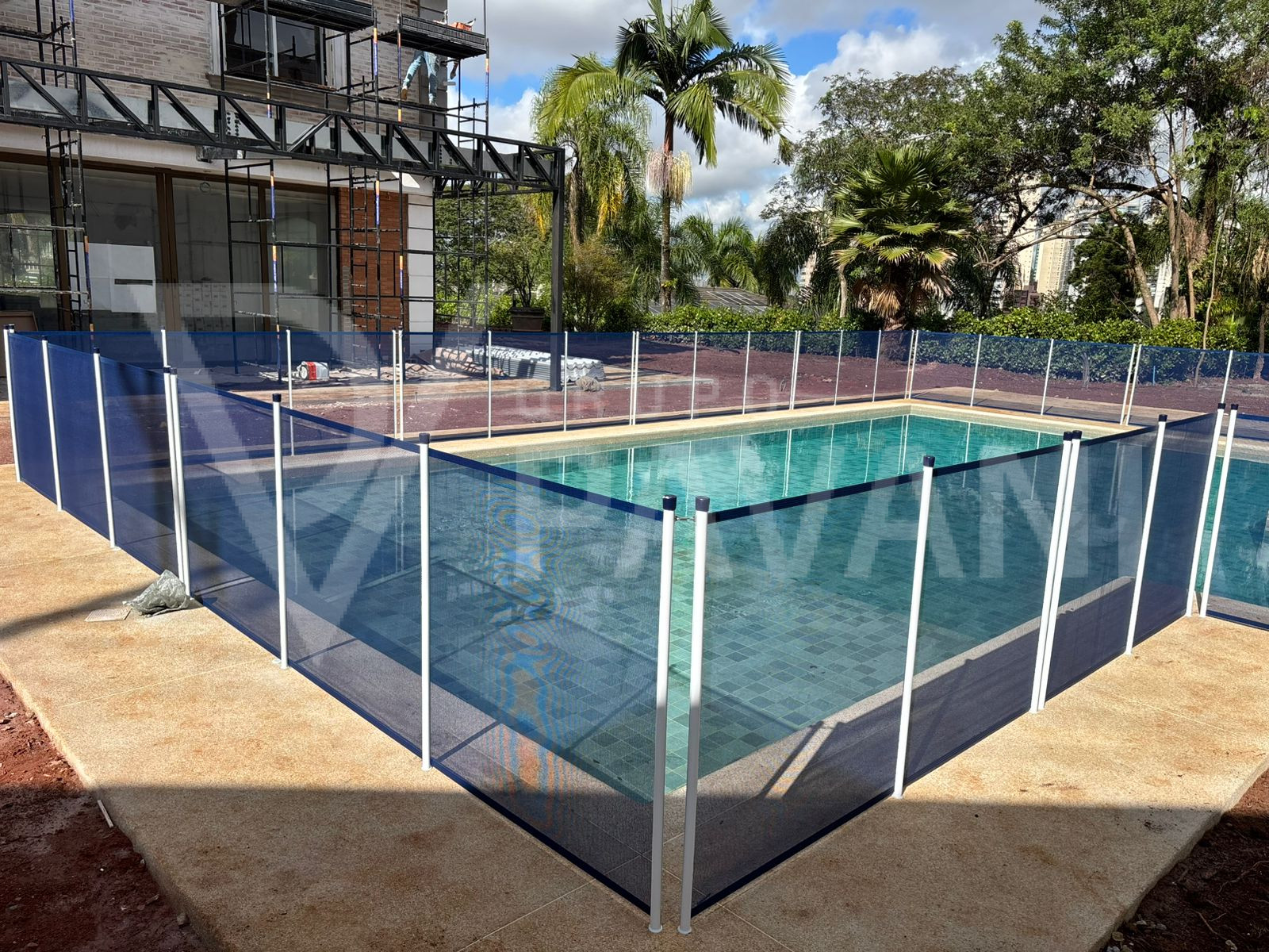 Cerca de proteção removível para piscinas