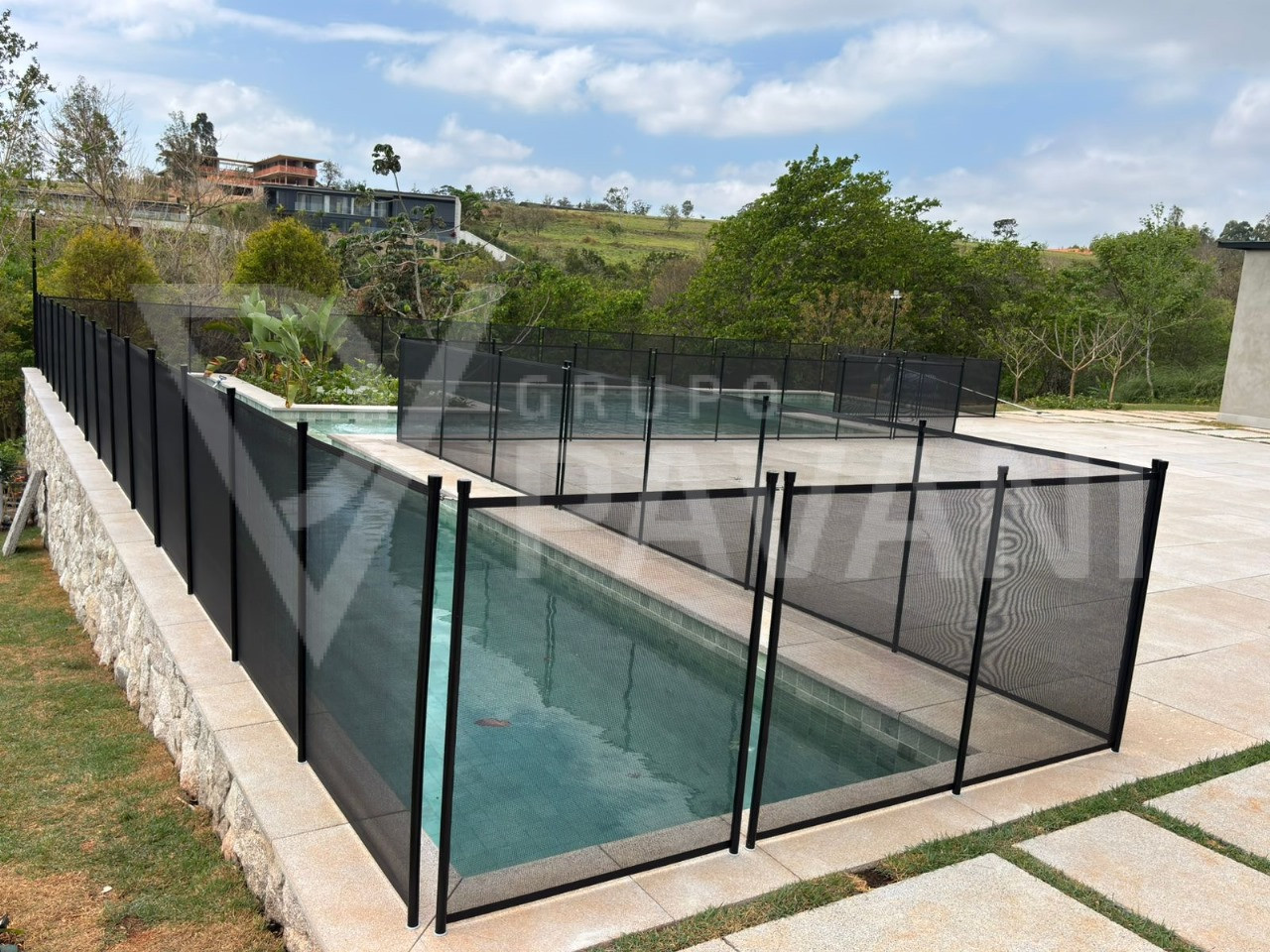 Cerca de proteção removível para piscinas