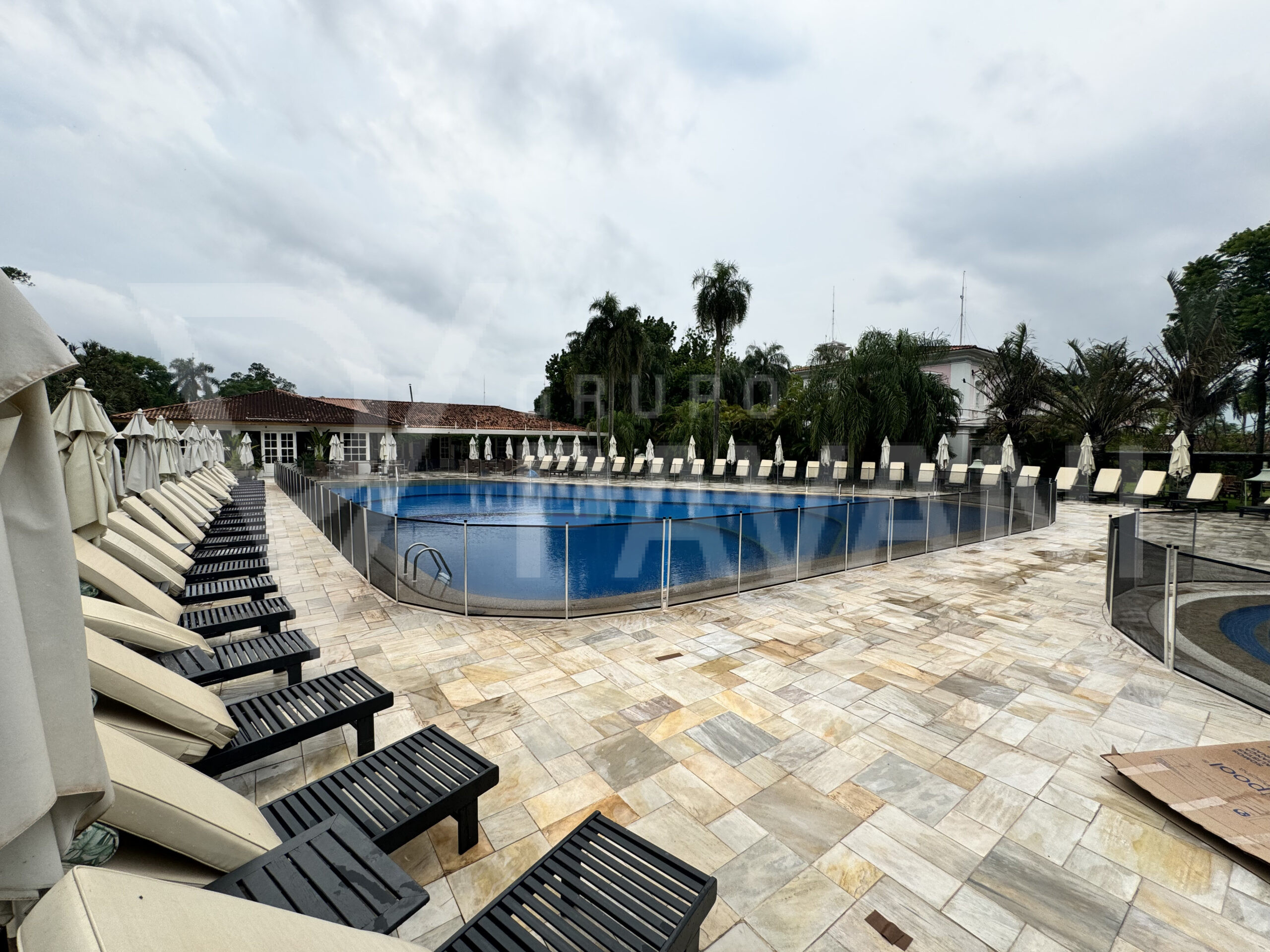 Cerca de proteção removível para piscinas